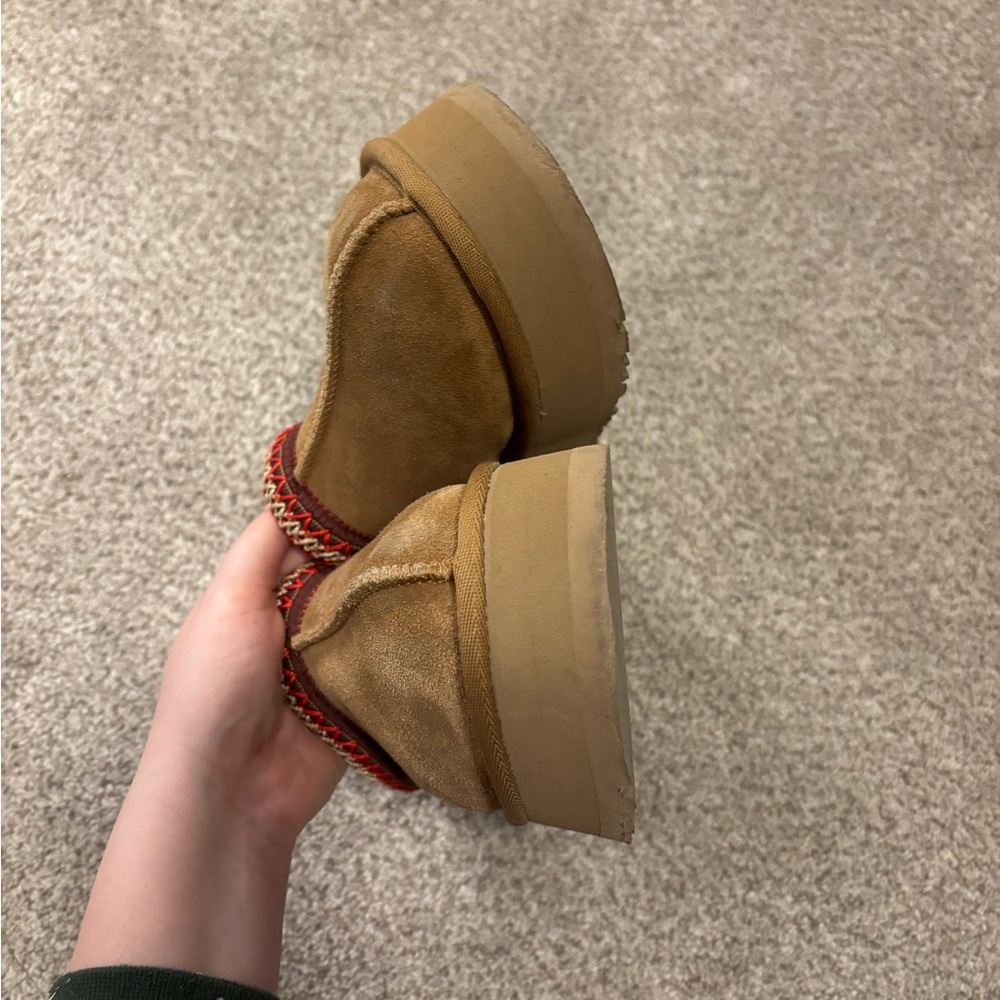 UGG Tazz II Suede Platform with Red Trim - Picture 6 of 8